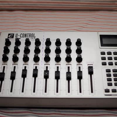 Evolution UC-33e Silver image 1