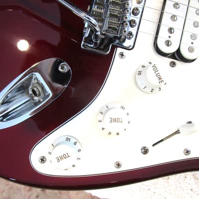 Fender HSS Stratocaster Guitar, 2000. Mexico, Burgundy Finish, Gig Bag, Mint image 7