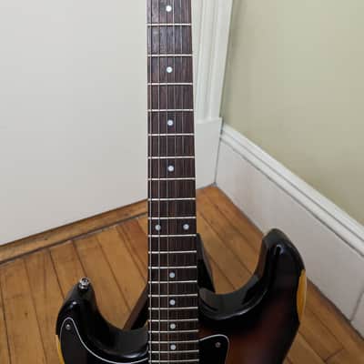 G&L Tribute Series Legacy Left-Handed Setup Righty Relic 3-Tone Sunburst with Rosewood Fretboard image 3