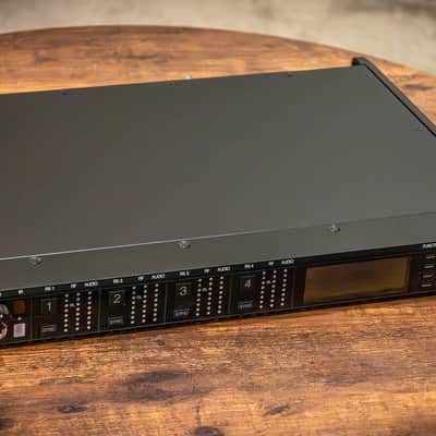 Shure AD4Q-US Axient Digital Four-Channel Wireless Receiver (A: 470 to 636 MHz) - Like New/Unused/NOS image 6
