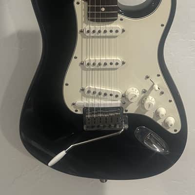 Fender American Series VG Stratocaster with Rosewood Fretboard 03/2007 - Black with hard Fender case image 2