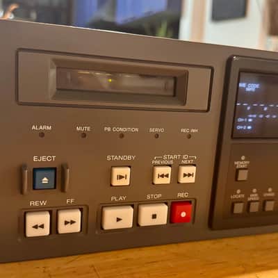 Sony PCM-7030 Professional DAT Recorder image 6