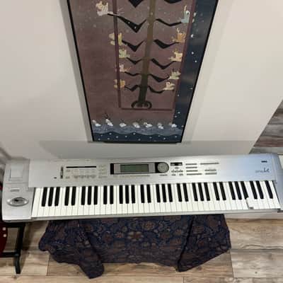Korg Triton LE 76-Key 62-Voice Polyphonic Workstation 2000 -2002 - Silver