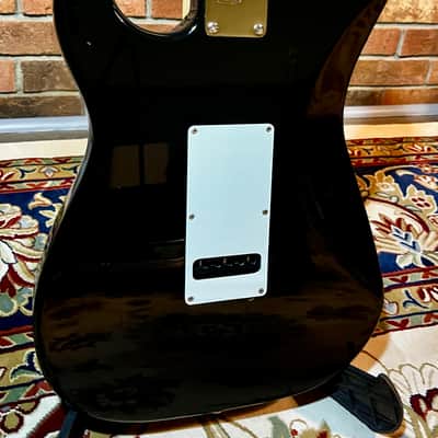 G&L USA Legacy SSS Gloss Black with HSC image 9
