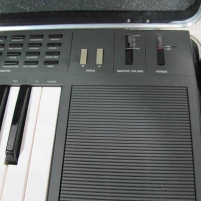 Yamaha PSR-21 With Hardshell molded Case 80's Black image 4