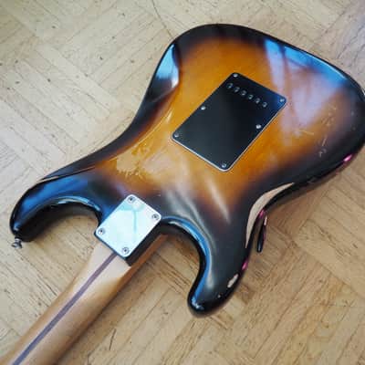 Fender Road Worn Player Stratocaster 2011 - 2012 - 2-Tone Sunburst image 8