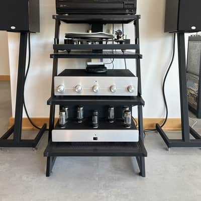 Golden Tube by Solo Electronics SE 40 Amp & Sep 1 Pre Amp 2000 approximately - Black & Silver image 8