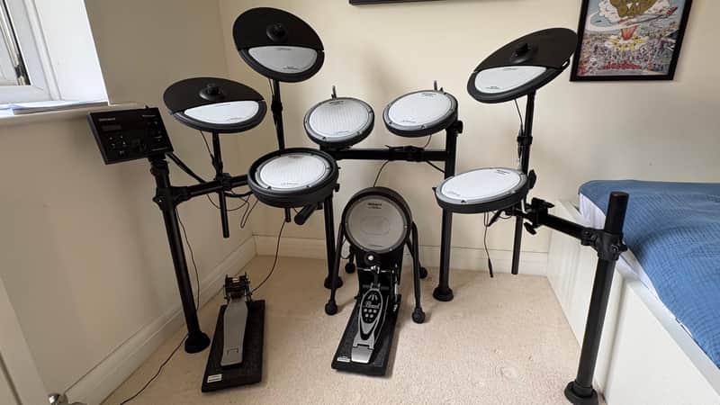 Excellent condition - Roland VQD106 V-Drum Kit with Mesh Pads (with TD-07 module)- Black Bild 1