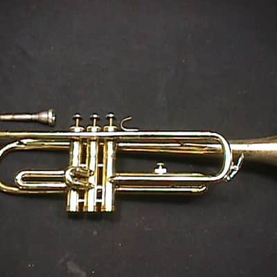 A  U.S.A. Made Kingston Bb Trumpet in a Hard Case as-is   40 T image 2