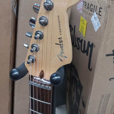 Fender American Deluxe Stratocaster HSS with Rosewood Fretboard in 3-Color Sunburst (2007) image 4
