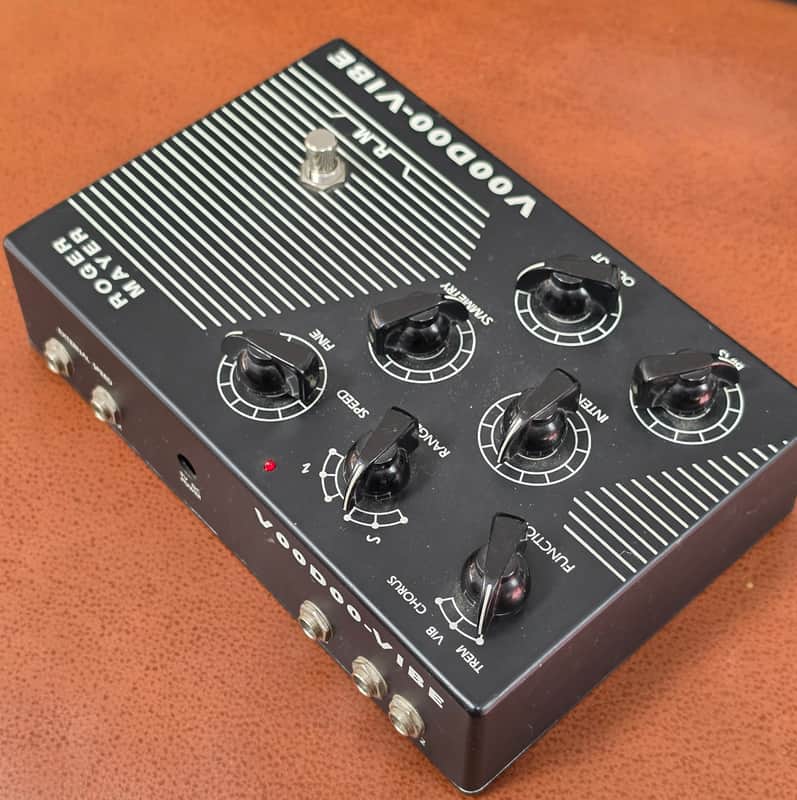 Roger Mayer Voodoo-Vibe – Legendary Boutique Uni-Vibe with Chorus