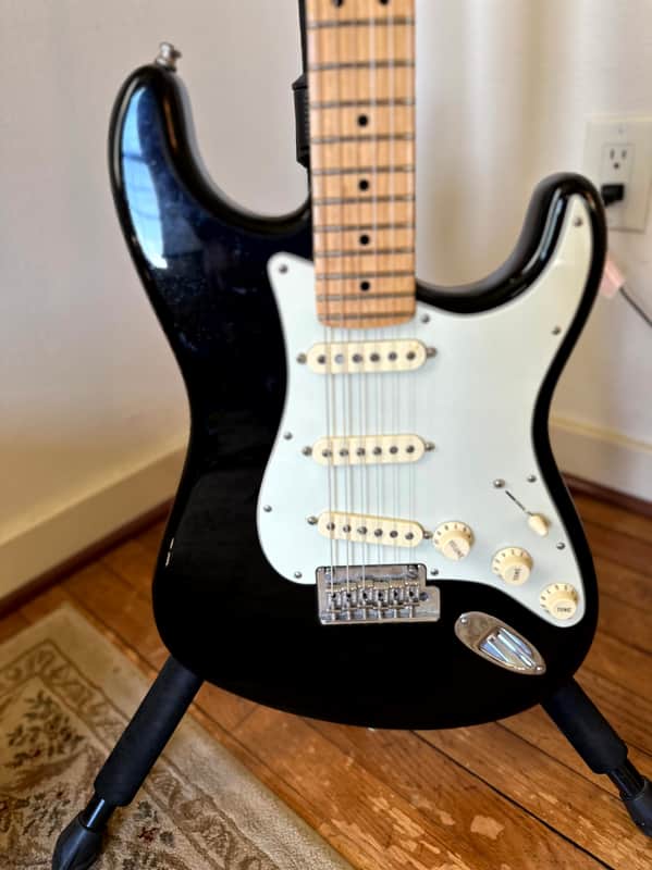 Fender American Stratocaster 2020 - Gloss Black / Locking Tuners / Strap Lock image 1