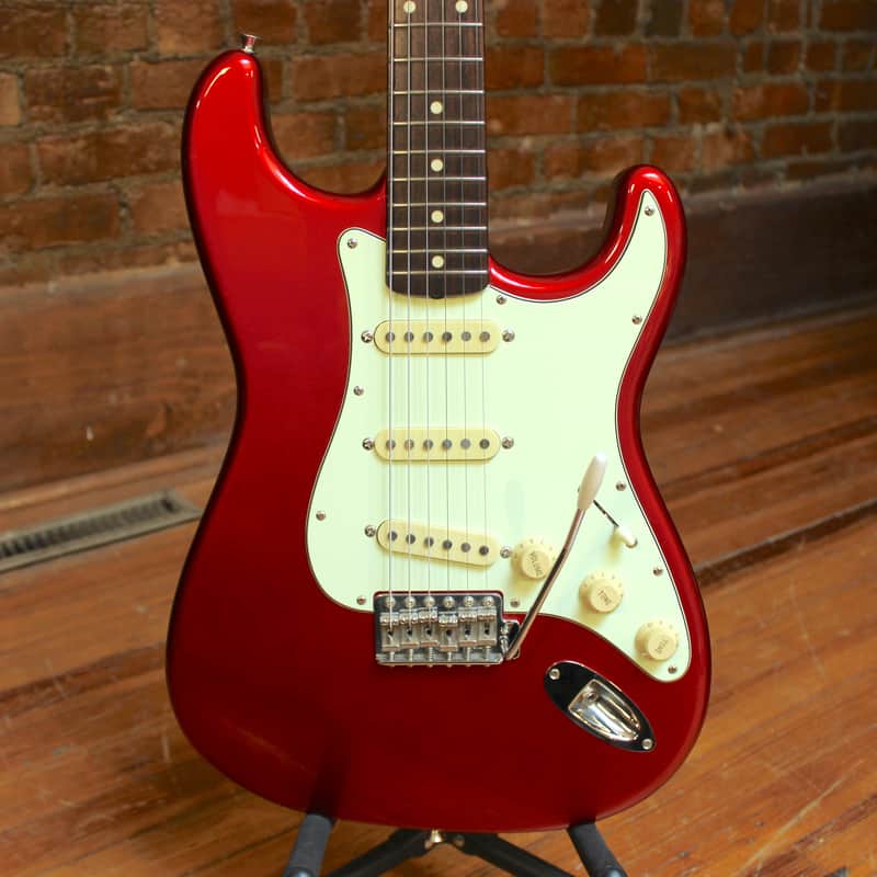 Fender Stratocaster 1997-1998 - CIJ Candy Apple Red image 1
