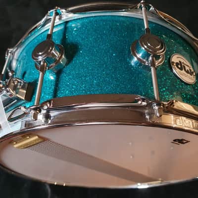 DW Collector's Series 6.5x14 VLT Maple Snare Drum 2023 - Teal Glass Finish image 4