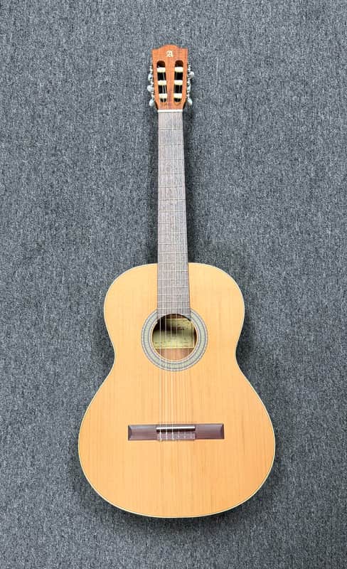 Alhambra 1 OP Nylon-string Classical Guitar - Natural With Gig Bag