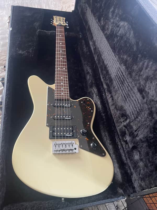 Charvel Surfcaster Em-Sc Mid -late 90s-made in Japan  - Aged white / yellowish image 1