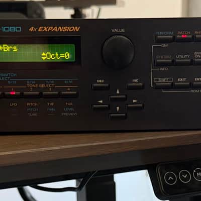 Roland JV-1080 64-Voice Synthesizer Module 1994 - 2001 - Black