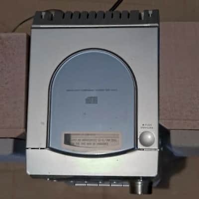 Sony Micro Hi-Fi Component System CMT-EP313 with Speakers & Remote Silver / Pine image 5