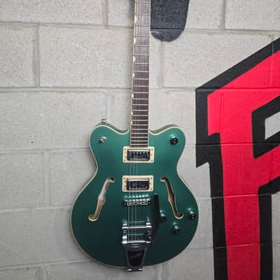 Gretsch G5622T Electromatic Center Block Double Cutaway with Super Hilo'Tron Pickups and Bigsby 2016 - 2018 - Georgia Green with TKL hard case image 2