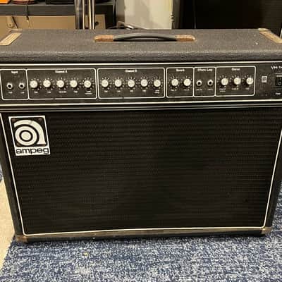 Ampeg VH-140C stereo chorus combo amp image 1