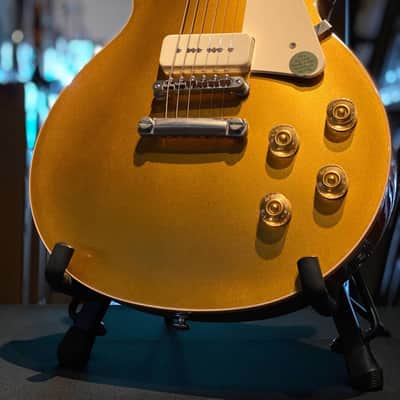 Gibson 2018 Les Paul Classic Electric Guitar w/Case, Goldtop image 2