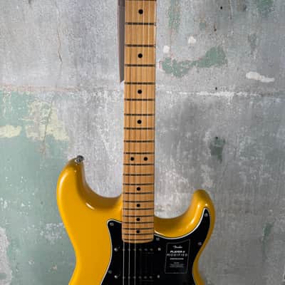 Fender Player II Modified Stratocaster with Maple Fretboard 2025 - Present - Sunshine Yellow image 5