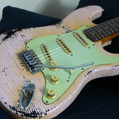 VTT-Relics Strat Style 2026 - Heavy Relic Pink/Black image 3