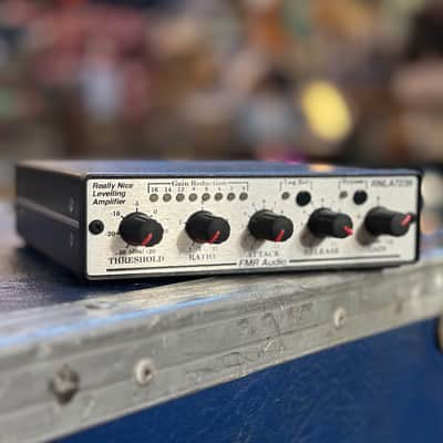 FMR Audio Really Nice Levelling Amplifier (RNLA7239) - Gearspace