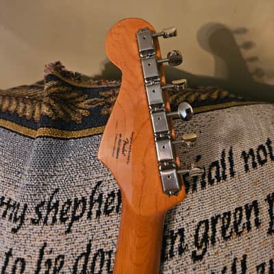 Squier Classic Vibe '60s Stratocaster with Laurel Fretboard 2019 - Present - Candy Apple Red image 4