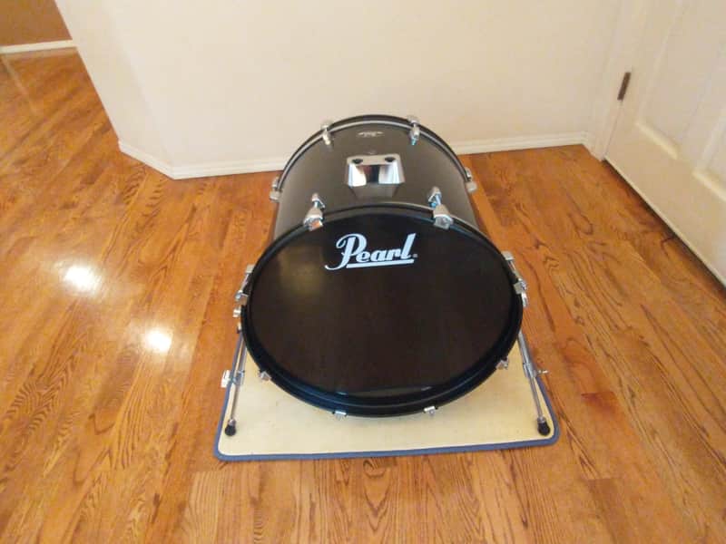 Pearl Roadshow extra deep 22 round x 18 inch bass drum gloss black excellent image 1