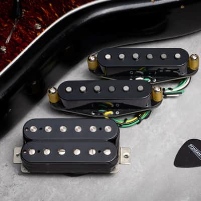 Tonerider Apex Plus HSS Hum Canceling Strat pickup set Right handed/Black