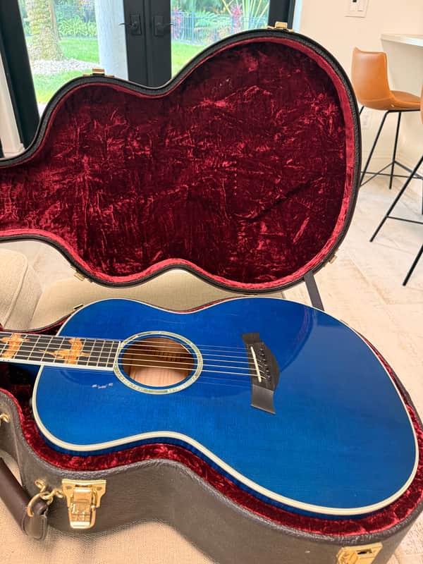 Taylor Custom Grand Auditorium 2011 - Custom Blue, Premium abalone rosette image 1