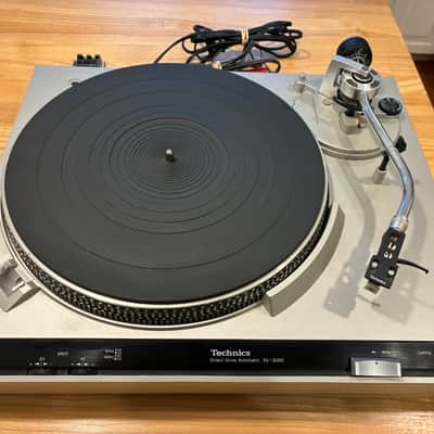 Technics SL-3200 1980s - Silver image 1