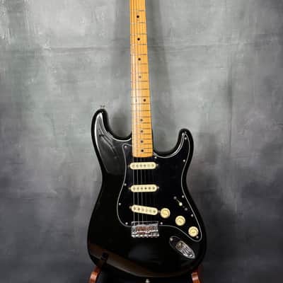 Fender Stratocaster Hardtail with 3-Bolt Neck, Maple Fretboard 1971 - 1977 - Black image 1