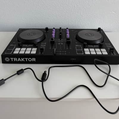 Native Instruments Traktor Kontrol S2 MK3 2018 - Black image 1