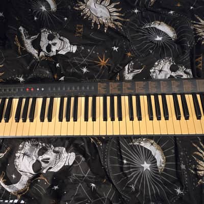 Evolution MK-261 MIDI Keyboard Controller – 61 Keys, Pitch/Mod Wheels, Fully Working image 1