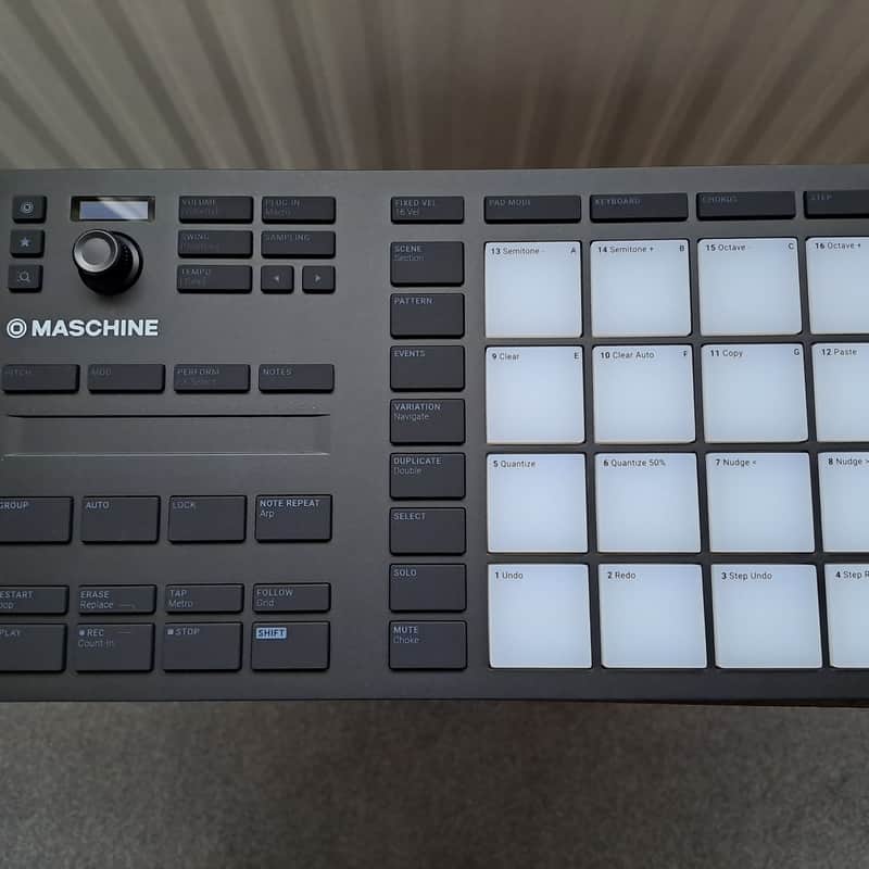 2023 Native Instruments Maschine Mikro Mk3 Black