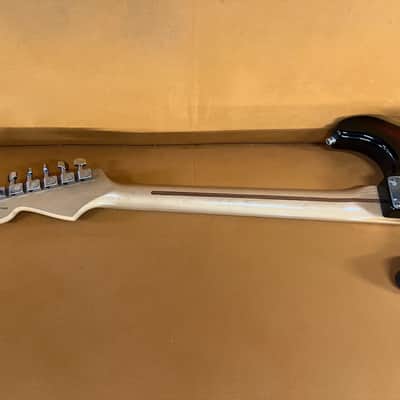 Fender American Standard Stratocaster with Maple Fretboard 1998 - 2000 - 3-Color Sunburst image 8