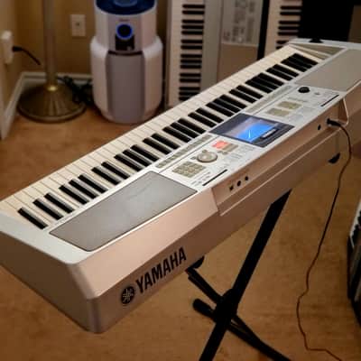 MUST SEE!!! YAMAHA DGX 305 SEMI-WEIGHTED 76-KEY DIGITAL PIANO IN AMAZING CONDITION! image 19