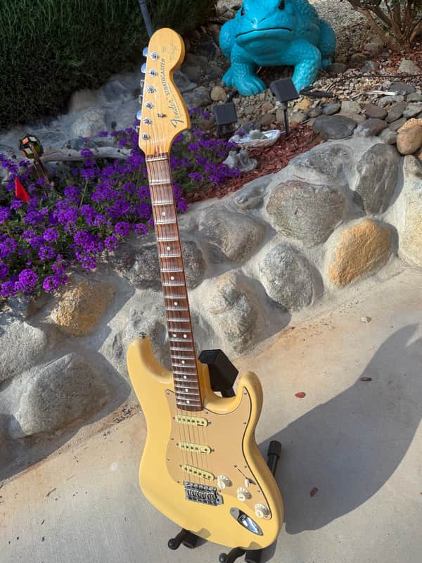 Fender Yngwie Malmsteen Artist Series Signature Stratocaster with Rosewood Fretboard 1998 - 2006 - Vintage White