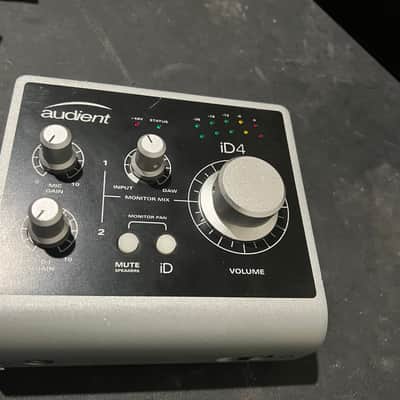 Audient iD4 Desktop USB Audio Interface 2010s - Black image 6