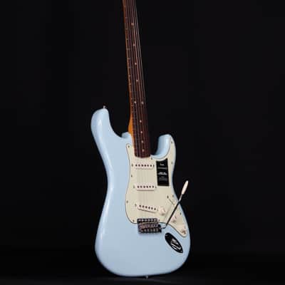 Fender Vintera III Early '60s Stratocaster, Rosewood FB, Sonic Blue image 8