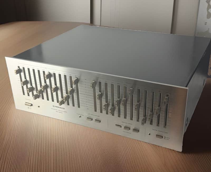 Pioneer SG-9800 12-Band Stereo Graphic Equalizer - Tested & Working (Silver Face) image 1