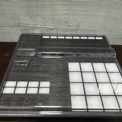 Native Instruments Maschine MKIII 2020swith decksaver- Black image 7