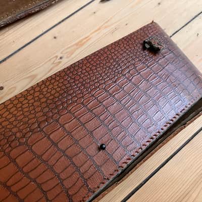 1960s Gibson Faux Alligator Chipboard Guitar Case in Terrible Condition image 13