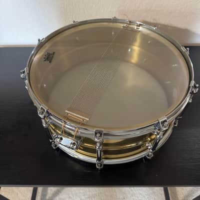 Pearl 14x5.5" SensiTone Custom Alloy Brass Snare Drum - Deluxe Tube Lug Edition (1990s) w/Case image 4