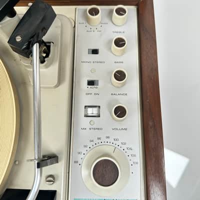 KLH Model Twenty Stereo Turntable Receiver image 13