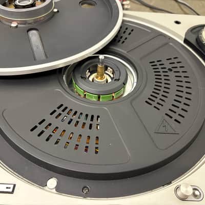 Technics SL-1200M3D 2000s - Silver image 8