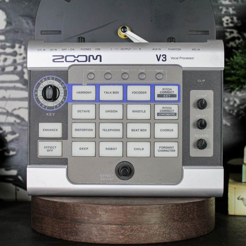 Preowned Zoom V3 Multi-Effects Vocal Processor image 1