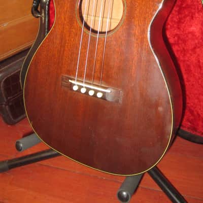 1960 Martin Baritone Ukulele Style 51 Natural image 2
